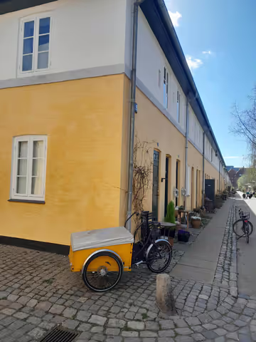 Copenhagen Offbeat by Bicycle. Where locals live, create and hang out