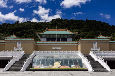 Taipei : History, Culture & Skyline- Private 7-Hour Chauffeur Tour (Sedan 3 Pax)