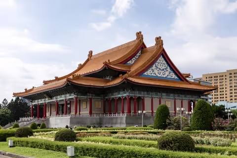 Taipei : History, Culture & Skyline- Private 7-Hour Chauffeur Tour (Minivan 7 Pax)