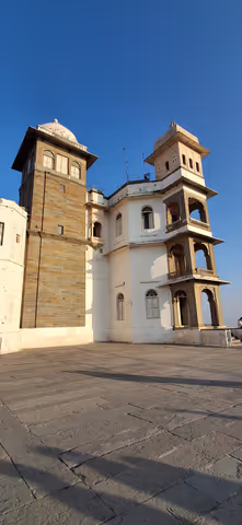 Hiking at Monsoon Palace with Lunch