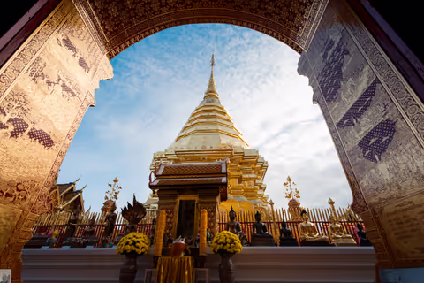 Chiang Mai: Spiritual & Modern 5-Hour Private Chauffeur Tour  (Van 9 pax)