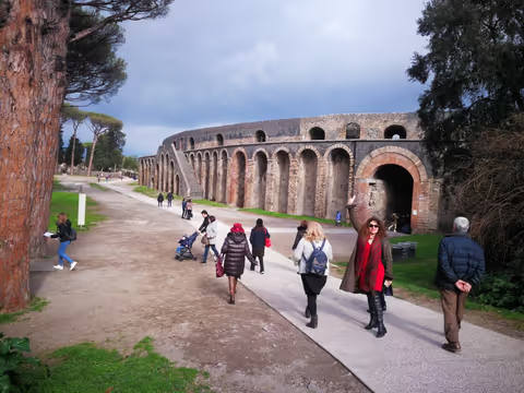 Private Tour Transfer from Naples to Sorrento or vice versa, via Pompeii or Cantina winery