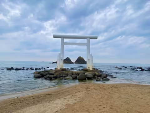 Fukuoka to Itoshima Scenic Gourmet Drive – Private Chauffeur Tour by Van (9 pax)