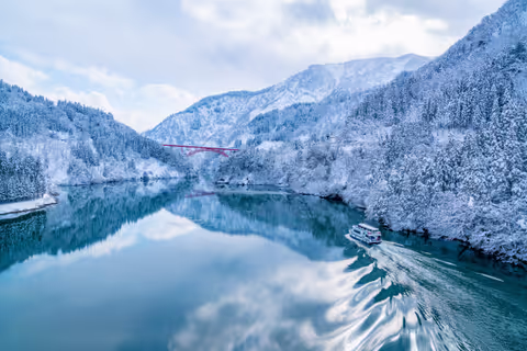 【Private Car Tour】Shirakawago World Heritage Site & Shogawa River Cruise