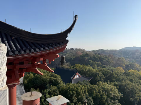 Hiking tour: West Lake, Hills, Pagoda, Temple, Ancient Street, Old Market and Authentic Food