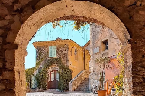 Èze & French Riviera Scenic Car Tour (Renault Megane E-Tech)