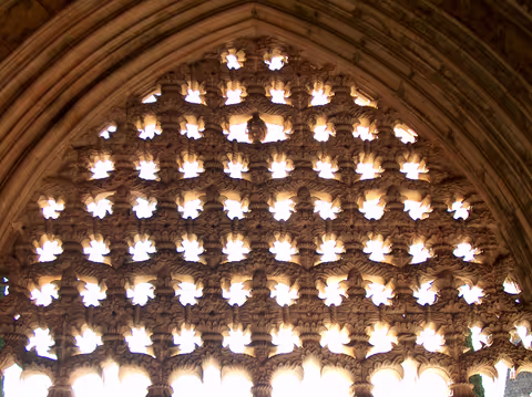 Private Batalha, Nazaré & Óbidos Day Tour – Monasteries, Coast & Medieval Villages