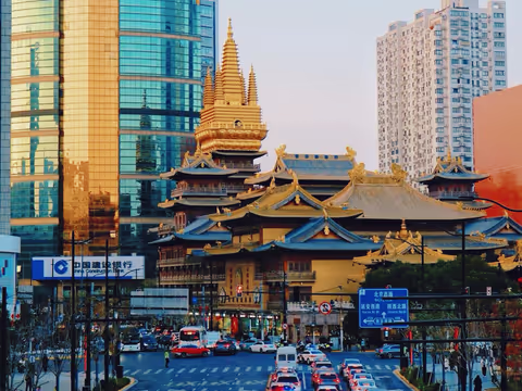 Shanghai walking tour- discover the history, culture and local life