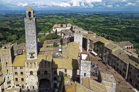 San Gimignano & Volterra: Private Full-Day Tour from Florence in a Mercedes minivan Class V.