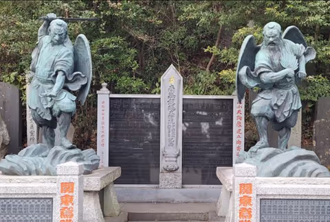 Mt. Takao: temples, monkeys & waterfall