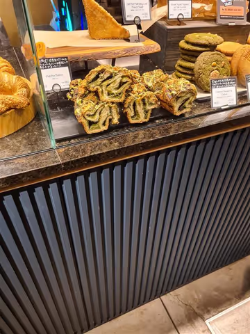 Culinary Journey Through Nishiki-Market and the Surrounding Area (German / English)