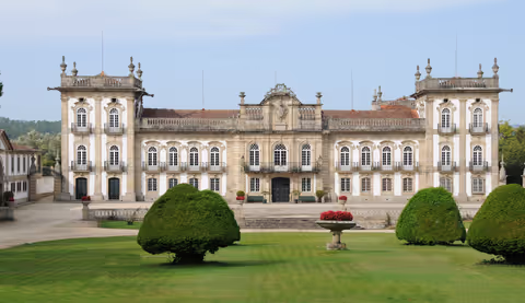Brejoeira Palace & Valença: Green Wine Experience from Porto