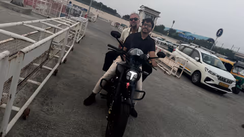 Delhi Illuminated: Motorcycle Tour of Iconic Landmarks