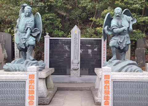 Mt. Takao: temples, singes & cascades zen !