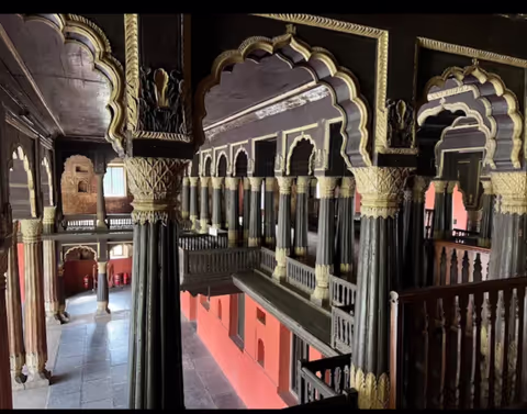 Walking tour From Palace to Petals Bangalore Cultural experience