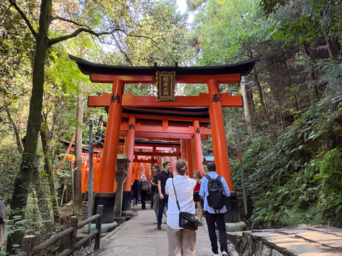 Kyoto Day Tour - Fushimi-Inari, Kiyomizu temple, Yasaka Shrine and Gion