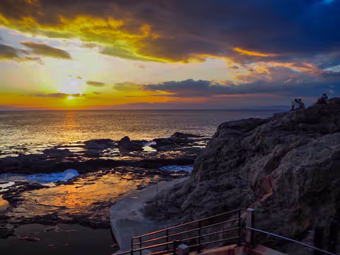 Discover Ofuna, Kamakura & Enoshima: Temples, Shrines & Scenic Coastal Views with a Licensed Guide