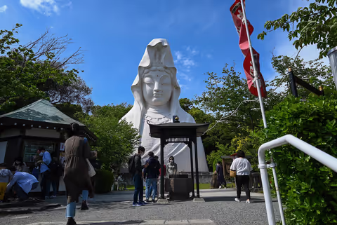 Discover Ofuna, Kamakura & Enoshima: Temples, Shrines & Scenic Coastal Views with a Licensed Guide