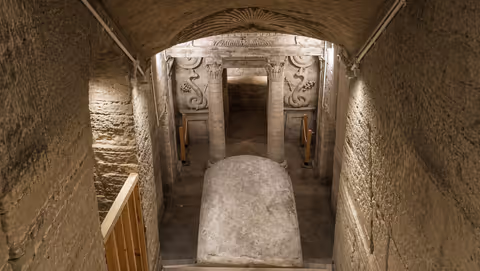 Alexandria: Catacombs, Serapeum & Seafood Experience