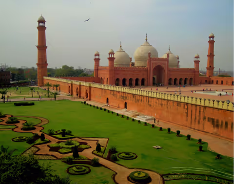 Explore with Mac - Discover the Wanders of Lahore in a Day (by Luxury Sedan 3 pax)