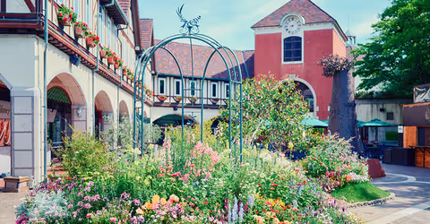 Kobe Shore Excursion: Scenic Ropeway, Herb Garden, Kitano Ijinkan & Kobe Beef