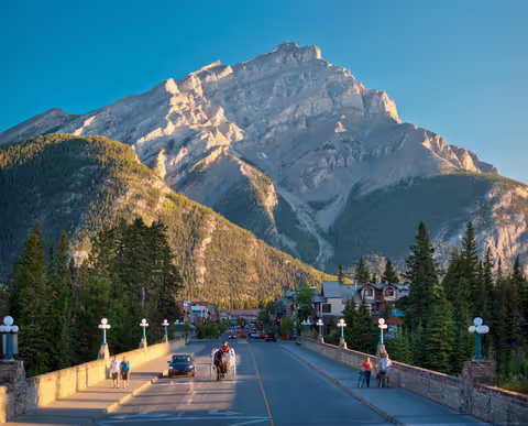Banff Town, Moraine Lake & Lake Louise Day Tour - From Calgary