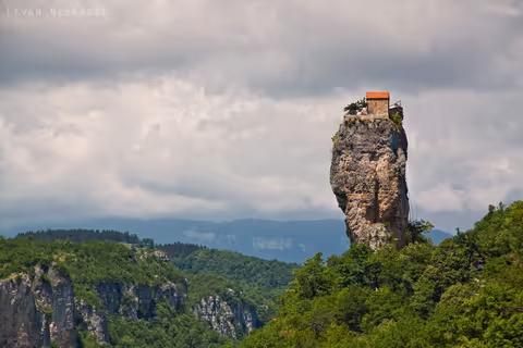 Hidden Georgia: Katskhi Pillar, Cave Monastery & Chiatura Cable Cars Private Tour