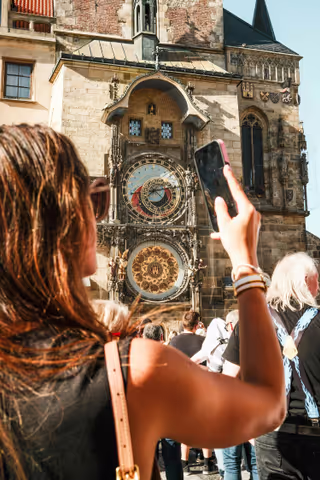 Prague Highlights in 90 Min: Old Town, Charles Bridge, Prague Castle View + Local's Map