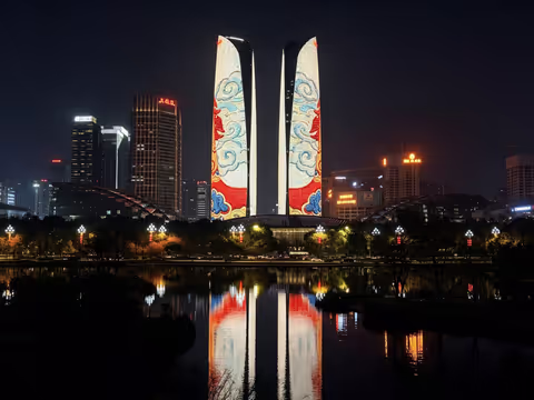 Cyberpunk Chengdu & Culinary Art: From Local Markets to Neon Skylines