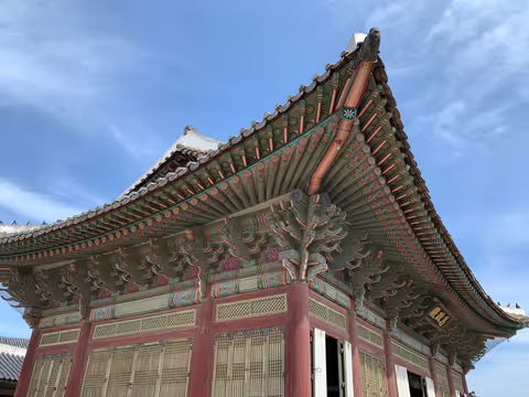Seoul Essentials: Gyeongbokgung, Folk Museum & Insadong Walk