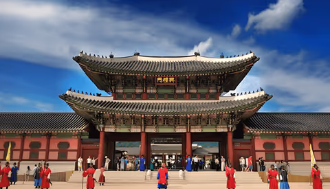 Gyeongbokgung Palace & Bukchon Walking Tour