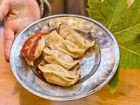 Hangzhou Foodie Half-Day: Morning Markets, Historic Lanes & Local Michelin Stars