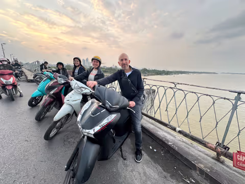 Hanoi Backstreet Motorbike Tour & Train Street