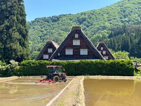 【PRIVATE CAR TOUR】Shirakawa-go Day Trip from Takayama with a Local Guide