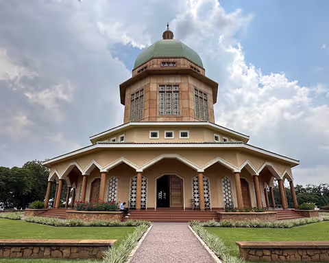 Bahai Temple Day Tour by Toyota Wish (1-4 pax)