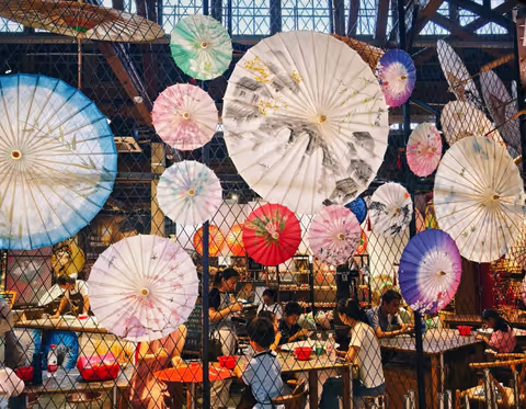 Grand Canal Living Heritage: Ancient Temples, Artisan Workshops & Traditional Dress-up