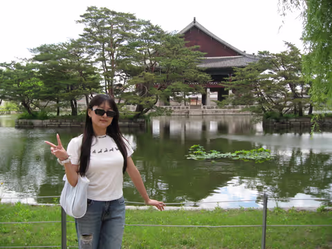 Capture Your Retro Seoul: Palace & Hanok Photo Walk with a Vintage Camera
