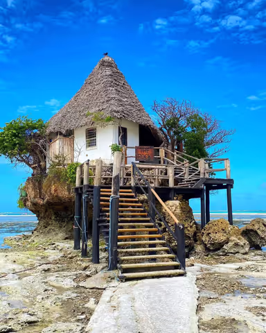 Starfish Beach, Blue Lagoon & The Rock Restaurant Tour with a Local Guide