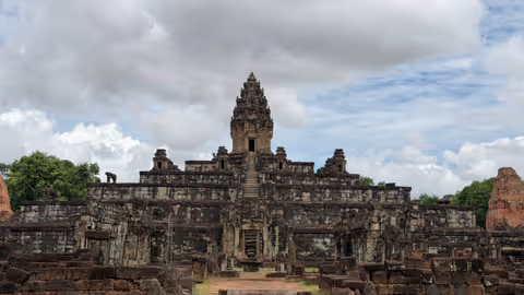 Amazing tour at Rolous temple group and floating village - a day tour by tuk tuk in Angkor Park