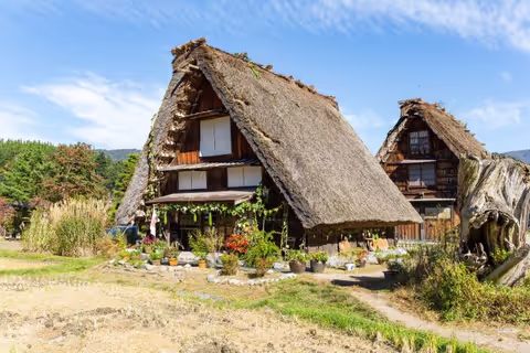 Day Tour between [Takayama and Shirakawago] with a Private Car -by Van (9 pax)