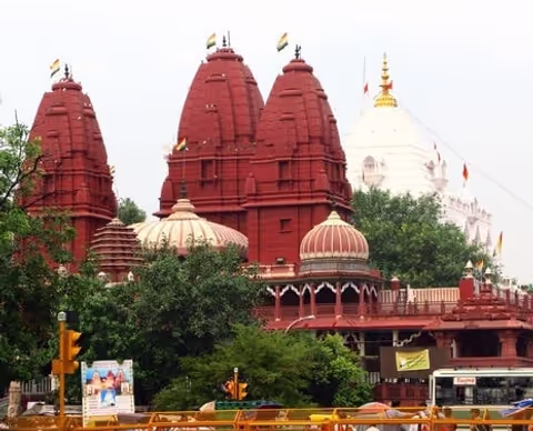 From Prayer to Cremation: The Spiritual Journey Through Old Delhi
