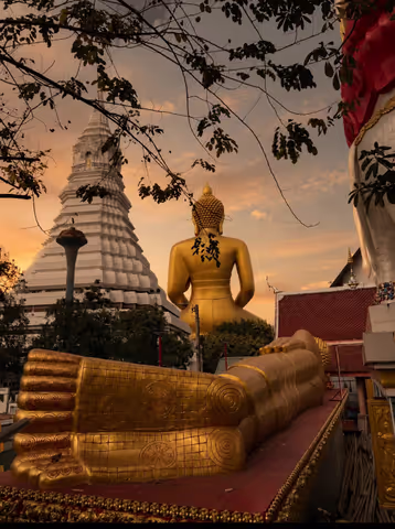 Twilight in Thonburi: Canals, Hidden Temples & Night Market Foodie Tour