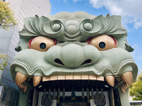 Beyond Dotonbori: Namba Yasaka Shrine & Kitchenware Street