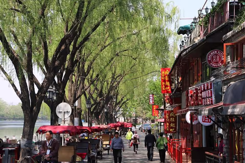Unique Beijing Private tour: 3 hours City walking tour Yandaixiejie+Drum tower+bell tower+Shishahai