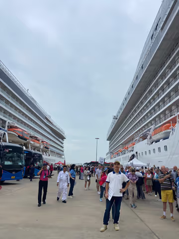 Halong Bay: Shore excursion to Hanoi with lunch⁠