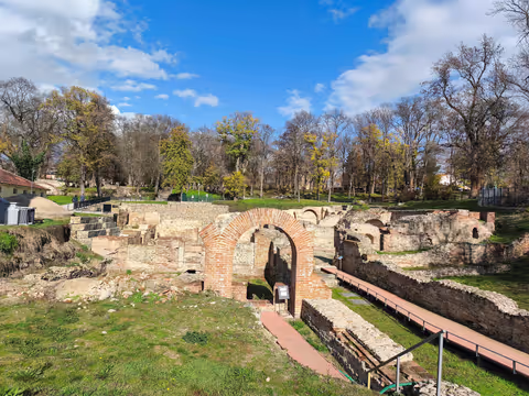 Starosel Thracian Tomb & Roman Baths in Hissarya