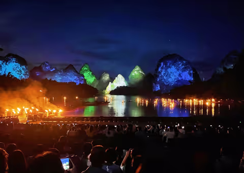 1-Day Yangshuo Tour to Xingping Cruise, Ruyi Peak, Silver Cave & Night Show
