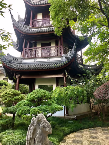 Discover Shanghai Old Town & Try Local Street Food