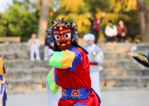 Suwon Hwaseong Fortress, Folk village and Starfield Library