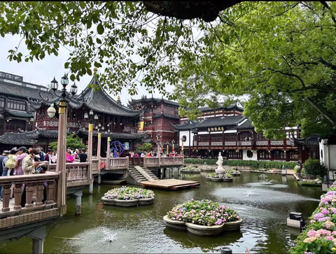 Shanghai Day Tour: City Highlights & Zhujiajiao Water Town